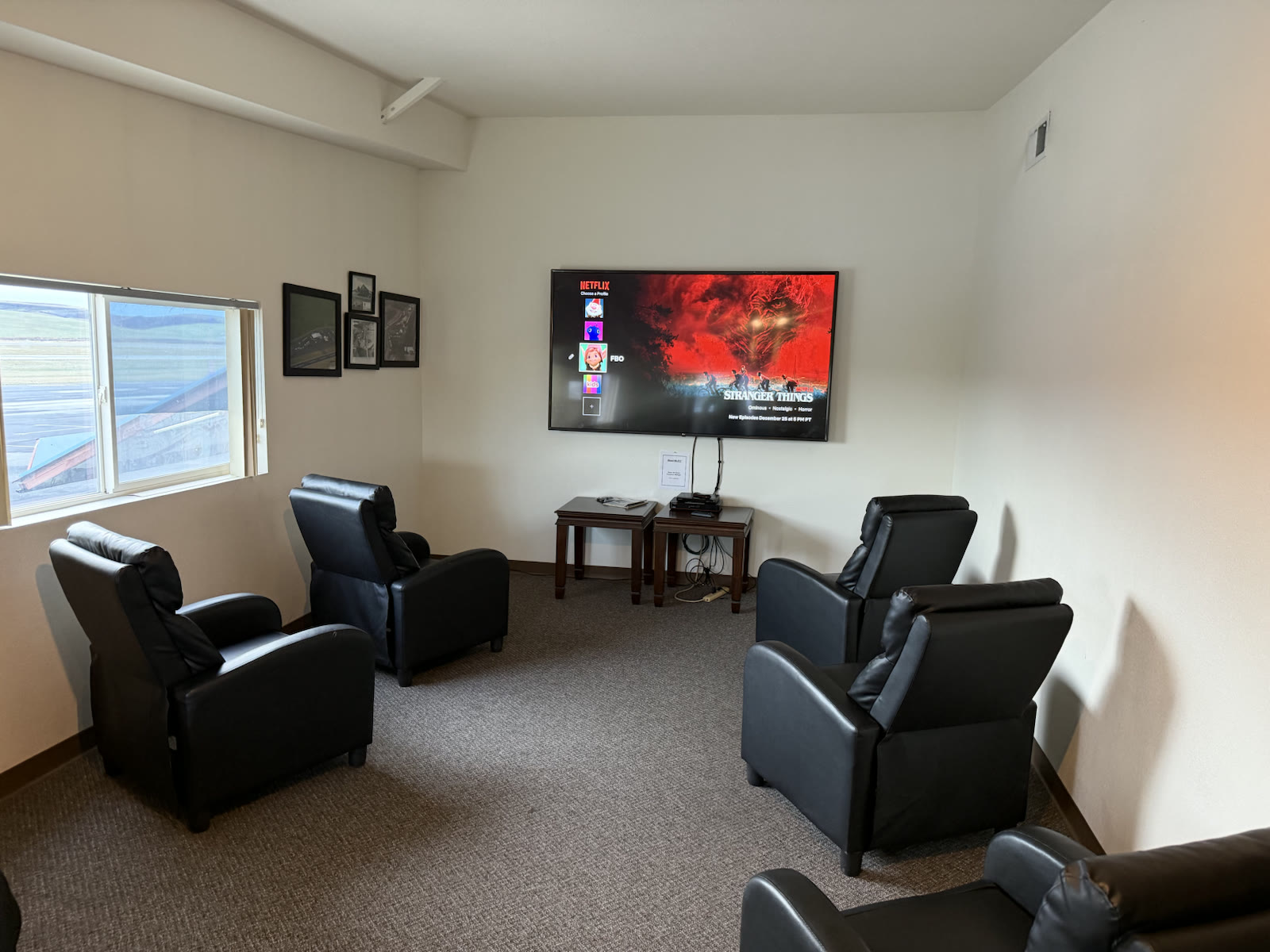 Pilot lounge and crew car services